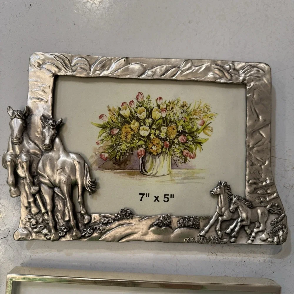 2 Picture Frames a 3D Horse and Rectangle - Holds 5x7‎ Photo Free Standing